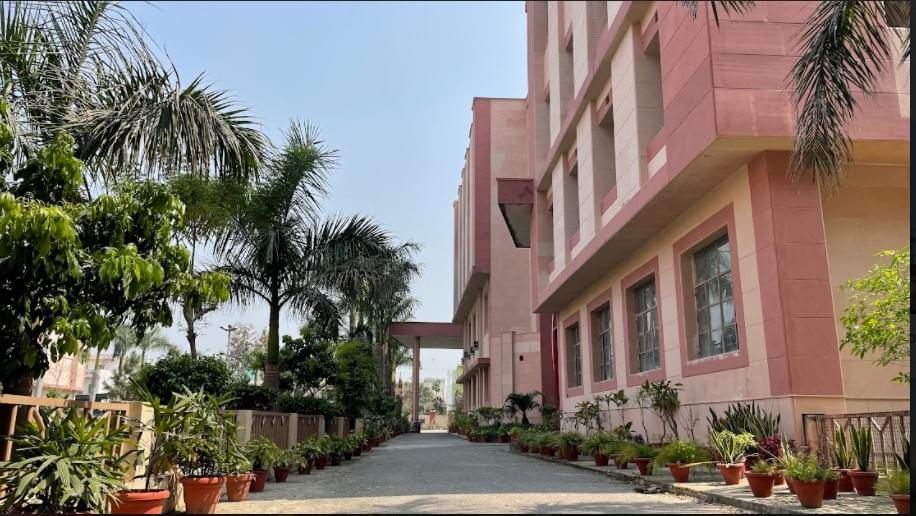 IIMT University Meerut Campus photo 4